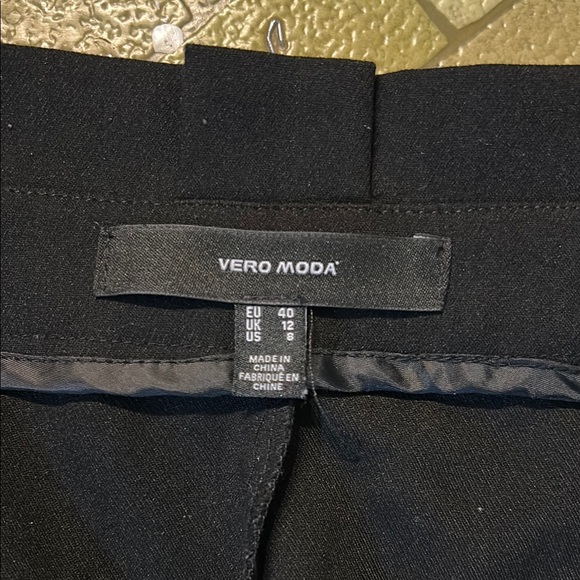 Black High Waist Shorts with Scalloped Hem - Picture 5 of 10